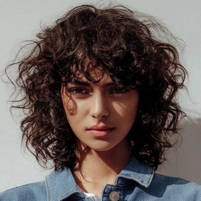 Brown Curly Bob Wigs for Women Shoulder Length Natural Looking Party Cosplay Daily Synthetic Full Wigs Womens Wig with Bangs