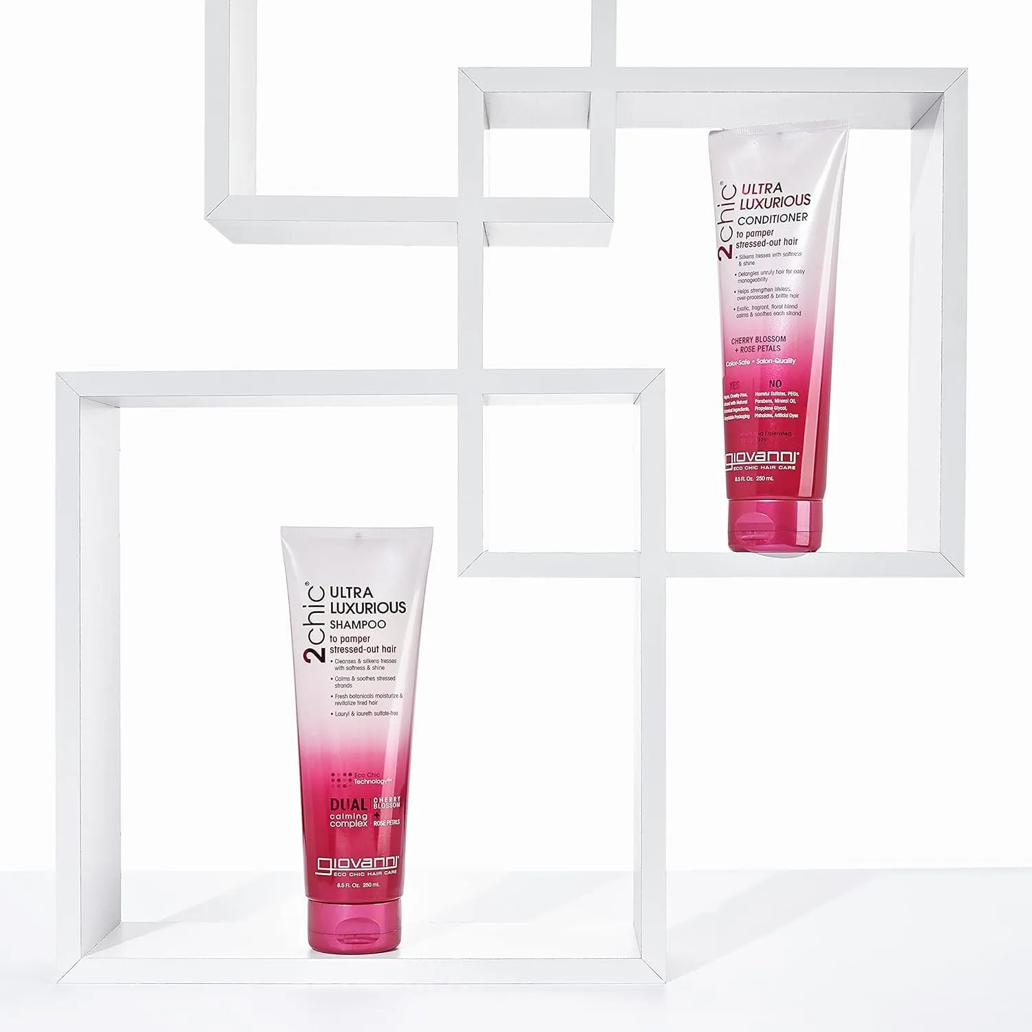 GIOVANNI 2chic Ultra-Luxurious Conditioner - Calms & Smooths Curly & Wavy Hair, Silkens Tresses, Strengthens Overprocessed Hair, Helps Detangle, Color Safe, Cherry Blossom & Rose Petals - 24 oz