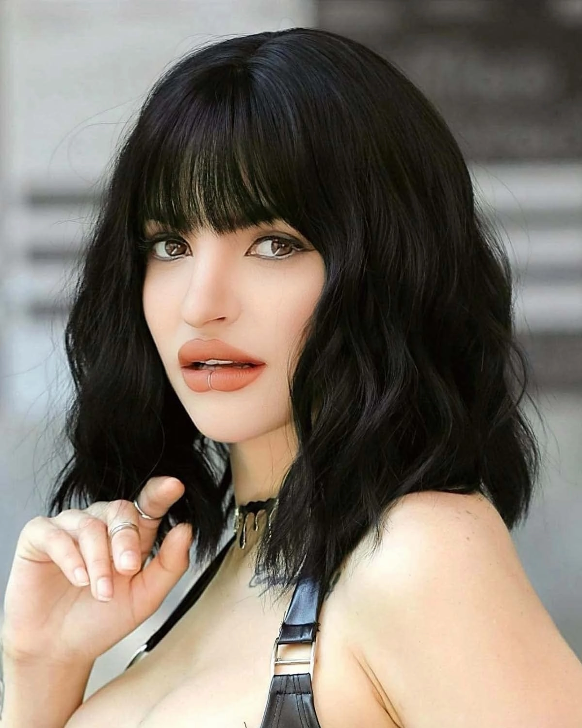 Short Bob Curly Wigs with Hair Bangs Wavy Wigs for Women Girls Shoulder Length Colored Heat Resistant Synthetic Wig Daily Party Cosplay Wig 14 Inch